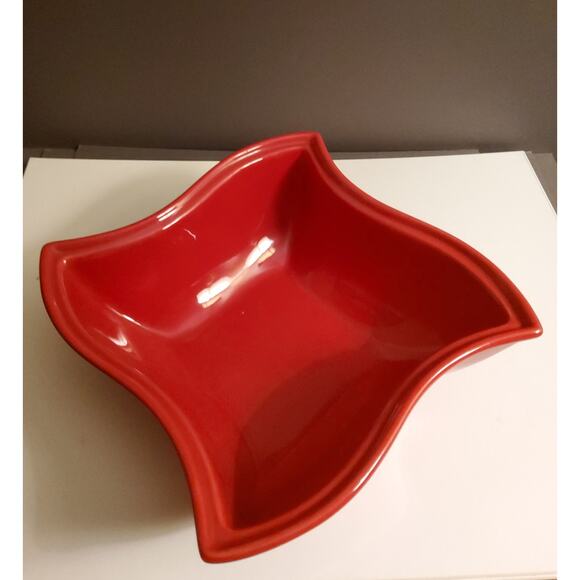 Sienna 1 Quart Pagoda Covered Red Porcelain Baker by Godinger - Picture 3 of 4